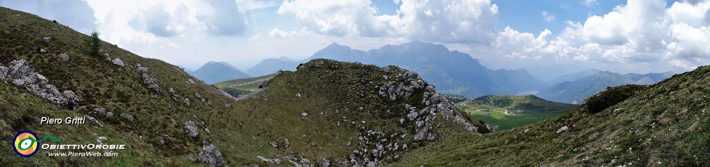 39 Grande dolina con vista verso le Grigne.jpg